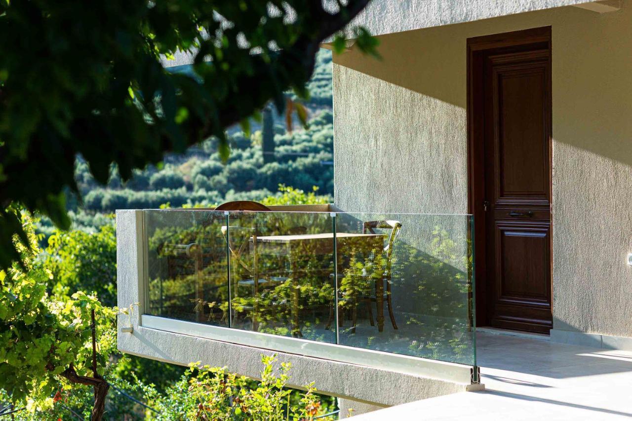 Villa Mantilari Wine Estate 7 Apartments 2 Private Pools 1 Heated Tennis Court Fitness Center Archanes Exterior photo