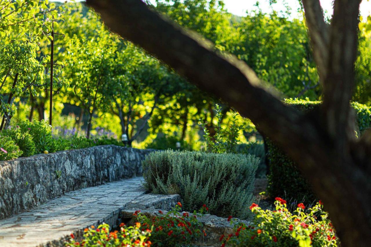 Villa Mantilari Wine Estate 7 Apartments 2 Private Pools 1 Heated Tennis Court Fitness Center Archanes Exterior photo