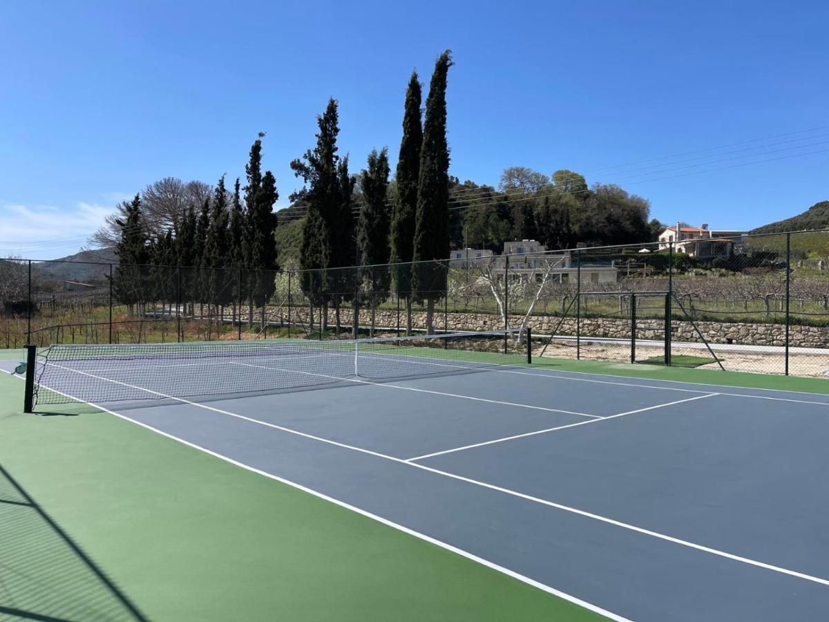 Villa Mantilari Wine Estate 7 Apartments 2 Private Pools 1 Heated Tennis Court Fitness Center Archanes Exterior photo